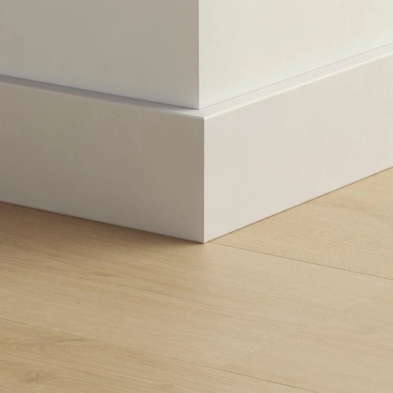 QuickStep Overschilderbare waterbestendige grote plint Gecertificeerd