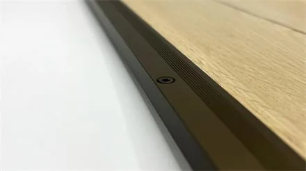 Abschlussprofil 8223, Alu-elox. Bronze, 100cm lang, mit breitem Basisprofi Lage Prijs